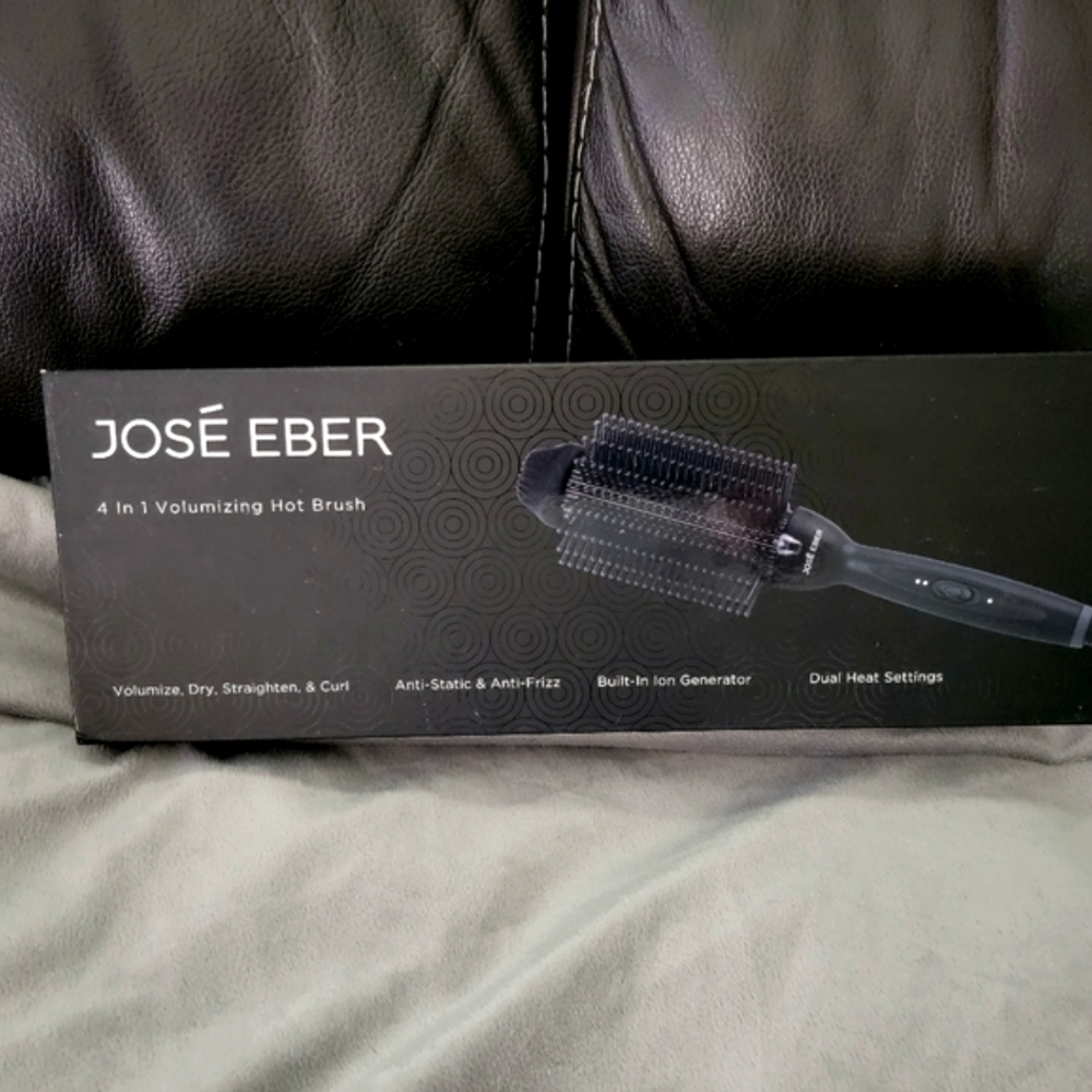 ☆NEW!☆ 4 in 1 Volumizing Hot Brush by Jose' Eber